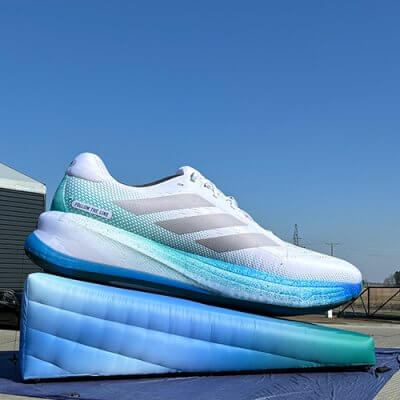 Aufblasbarer-Schuh-Adidas-Seitenansicht-hochhinaus