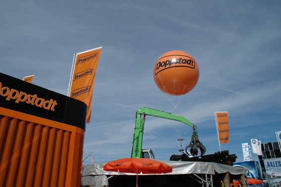 Fesselballon auf der Bauma Muenchen-Doppstadt