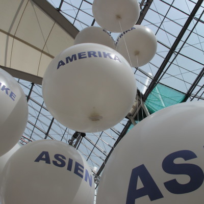 Riesenlatexballons-Kontinente-Flughafen Muenchen