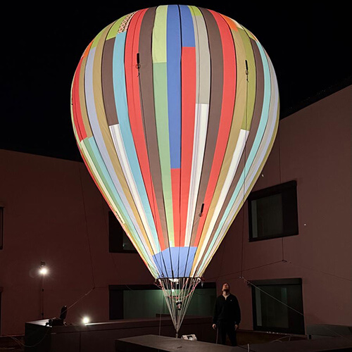 UP-Fesselballon-HdBG-Innenhof-Katharina-Gaenssler-hochhinaus
