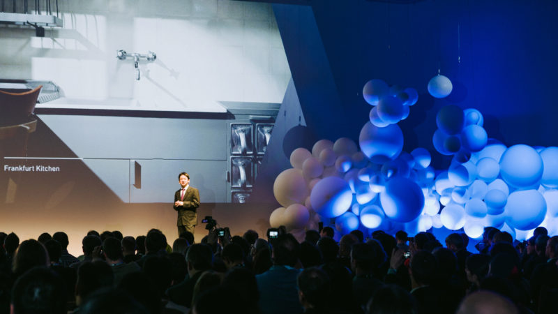 beleuchtete Ballonwolke-Panasonic